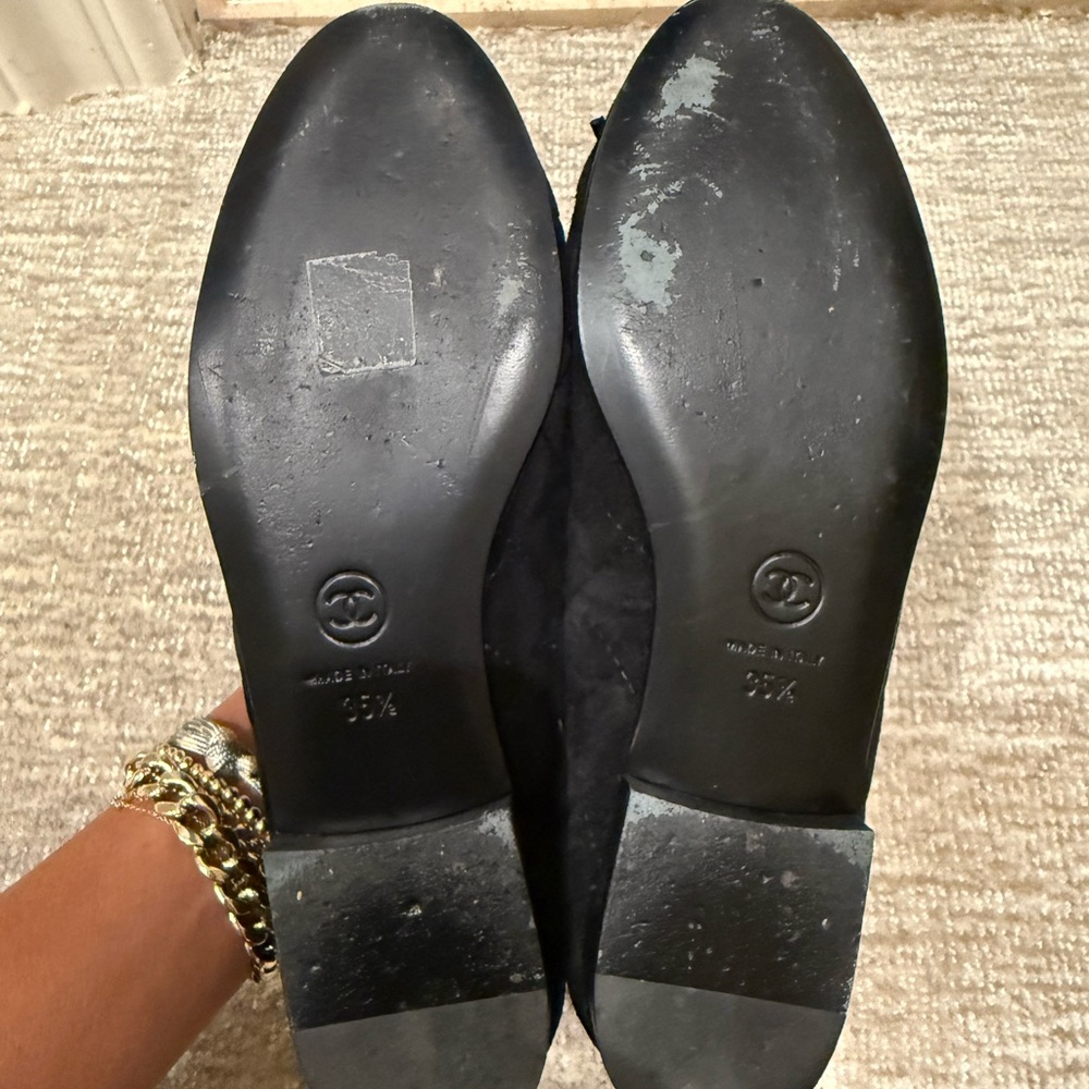 CHANEL Black Suede Loafers with Bow - Picture 4 of 5